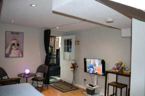 Your Own Suite-Modern Charm Hideaway Near Tor Airpt
